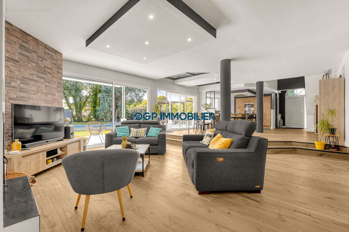 Séjour RDC - Maison à CASTELNAU-D&#039;ESTRETEFONDS