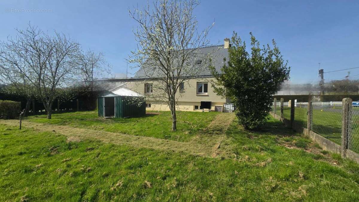 Maison à CLEGUEREC