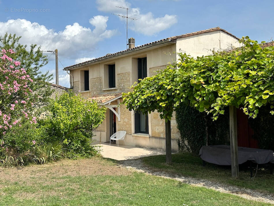 Terrain à FRONSAC