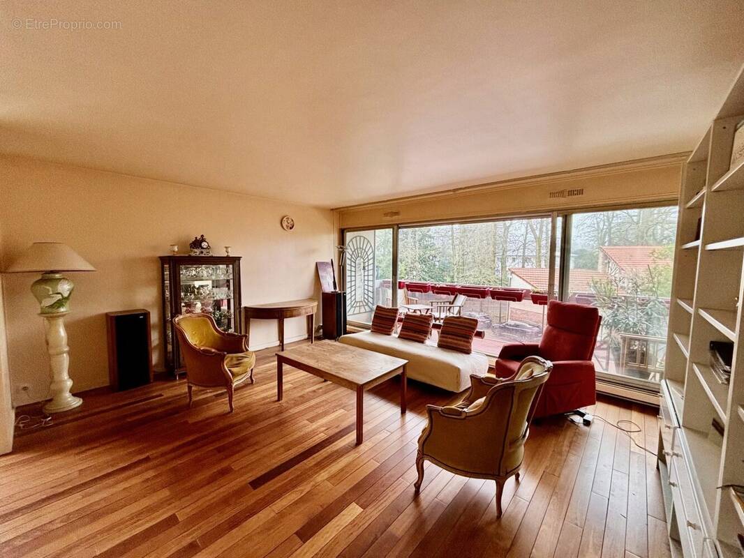 Appartement à LA CELLE-SAINT-CLOUD