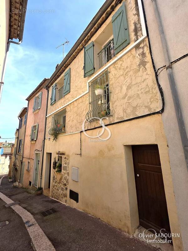 Maison à ROQUEBRUNE-SUR-ARGENS