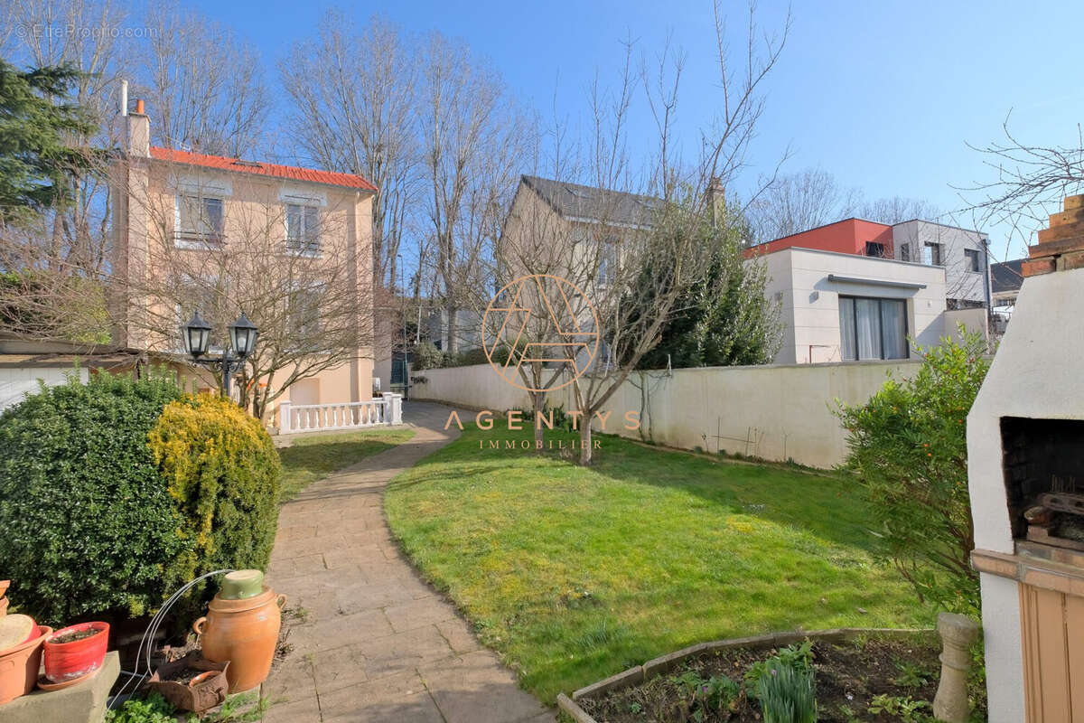 Maison à SAINT-MAUR-DES-FOSSES