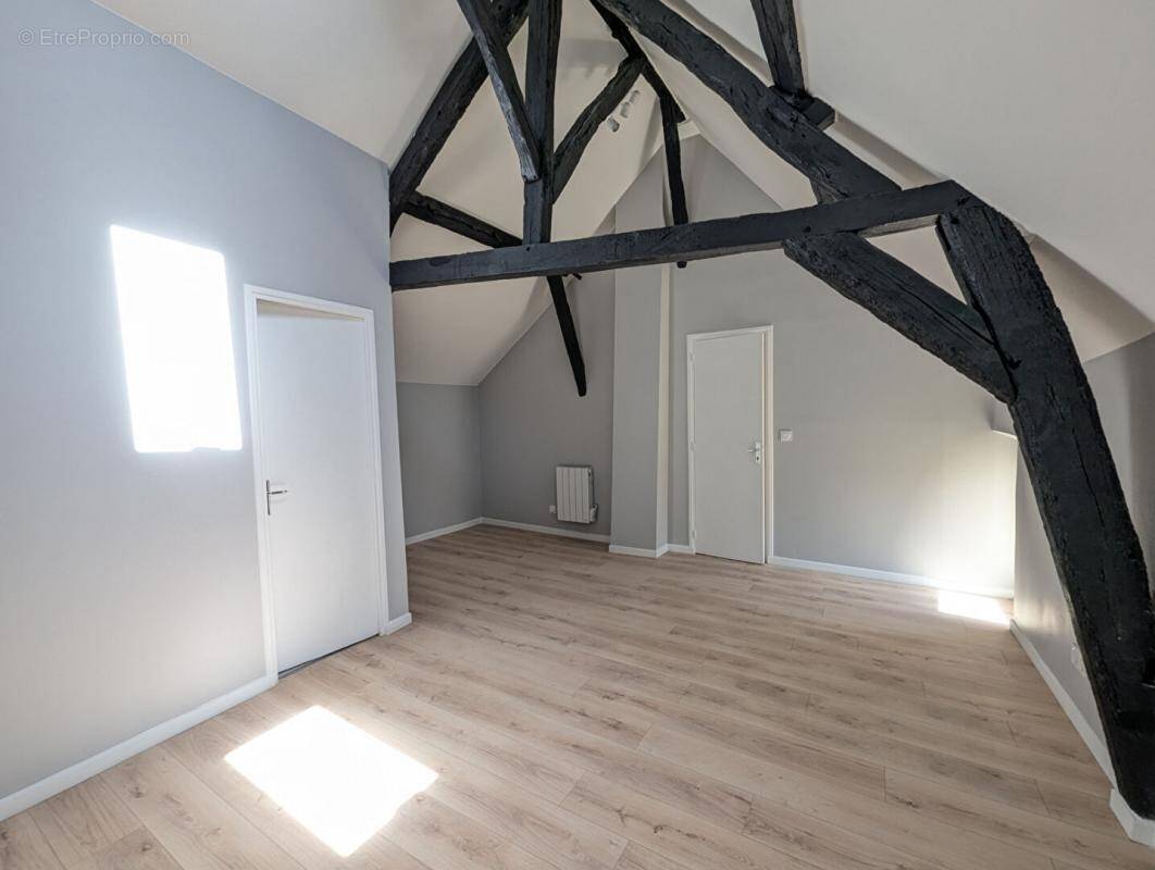 Appartement à CHANTELOUP-LES-VIGNES