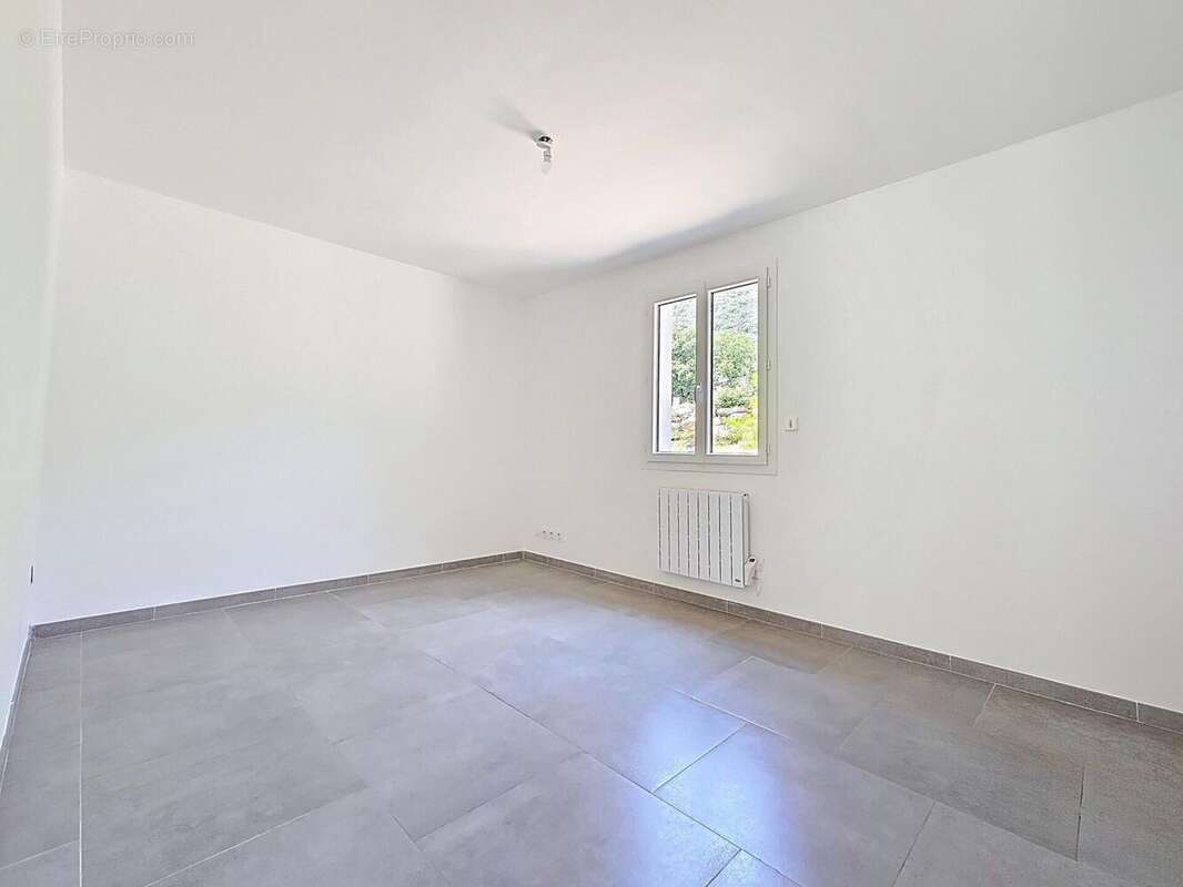 Photo 5 - Maison à COLOMBIERES-SUR-ORB