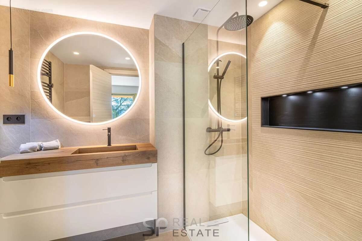 Appartement à LE CANNET