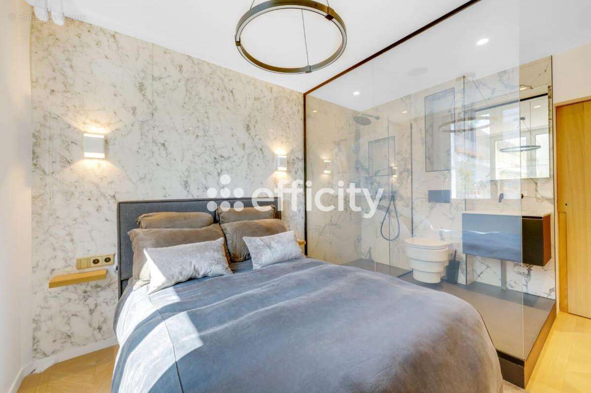 Appartement à PARIS-7E