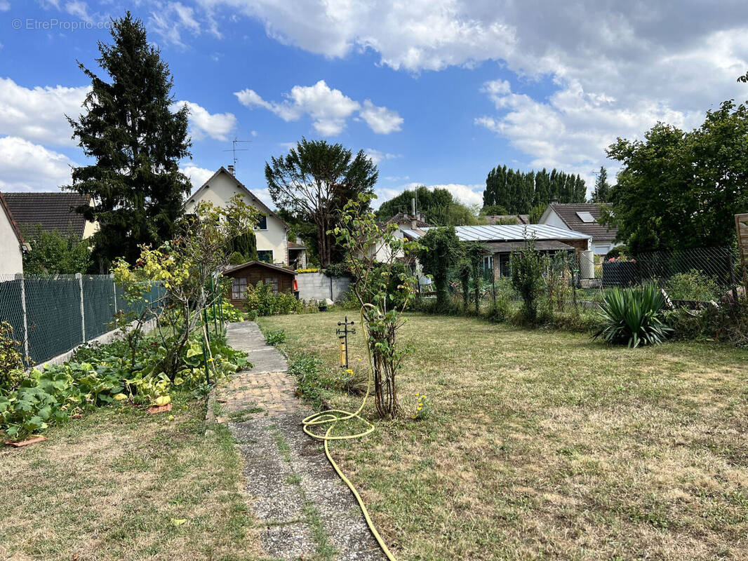 Photo 1 - Terrain à SARCELLES