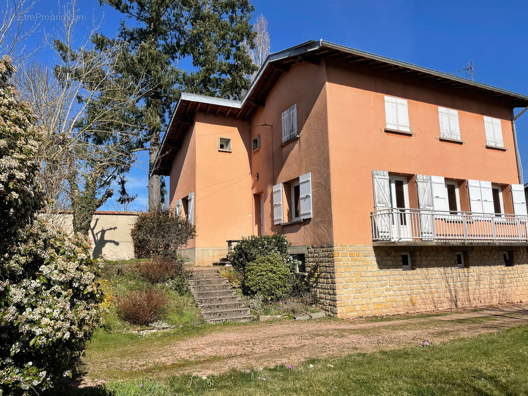 Maison à LA CLAYETTE