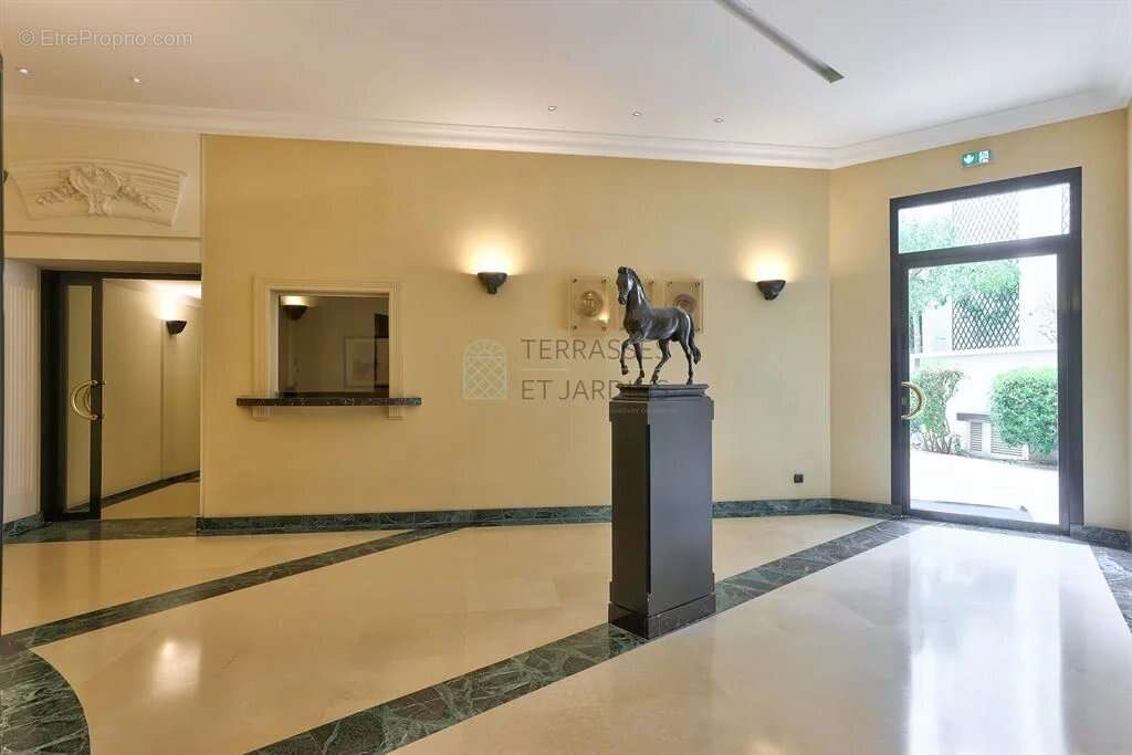 Appartement à PARIS-1E