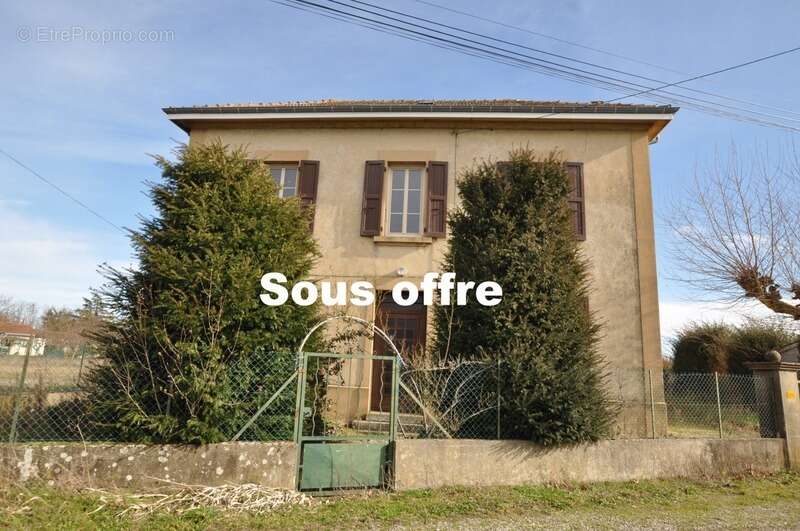 Maison à LAPEYROUSE-MORNAY