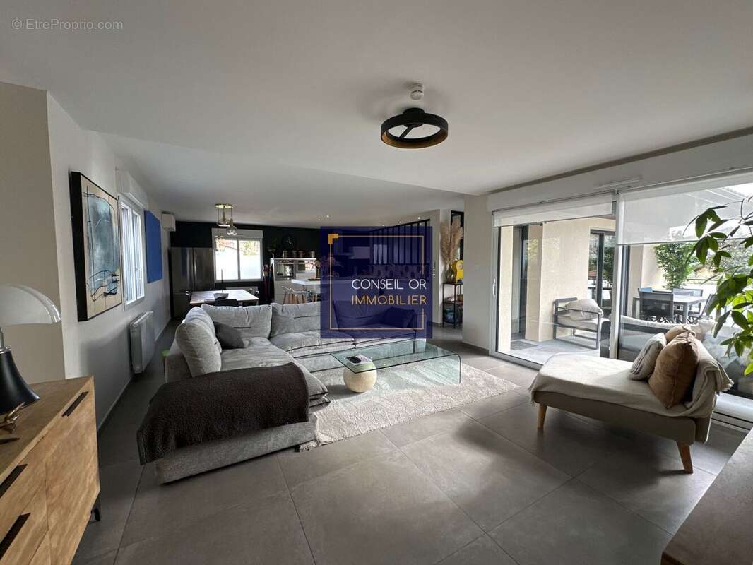Appartement à SAINT-GENIS-LAVAL