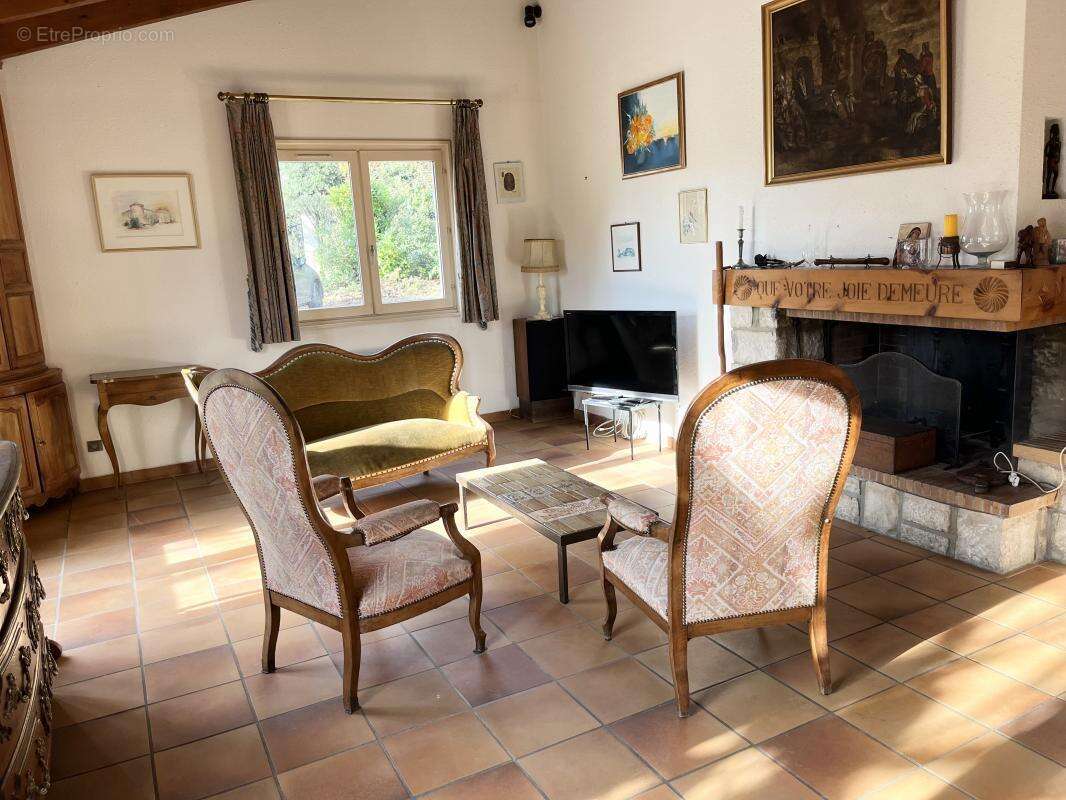 Maison à MONTBOUCHER-SUR-JABRON