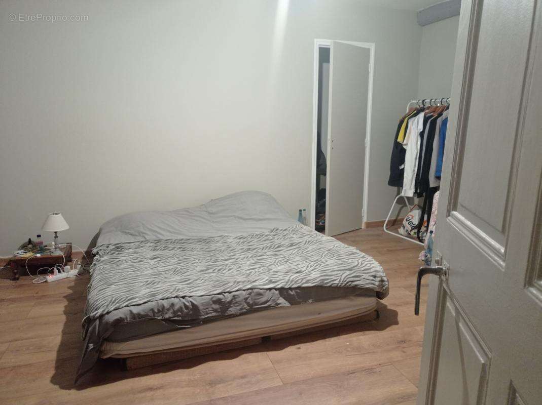 Appartement à BAGNOLS-SUR-CEZE