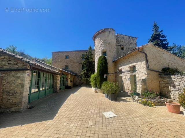 Maison à LA ROQUE-SUR-PERNES