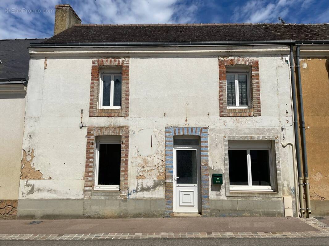 Façade - Maison à SAINT-CELERIN
