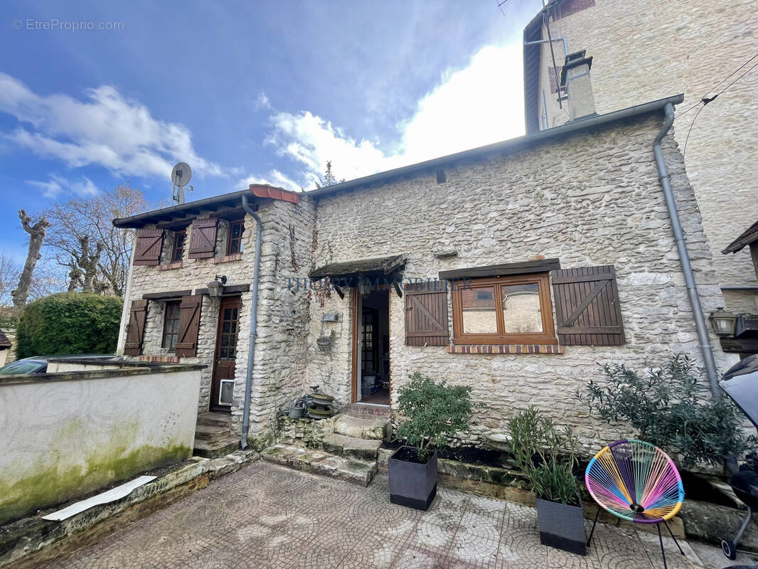 Maison à BEYNES