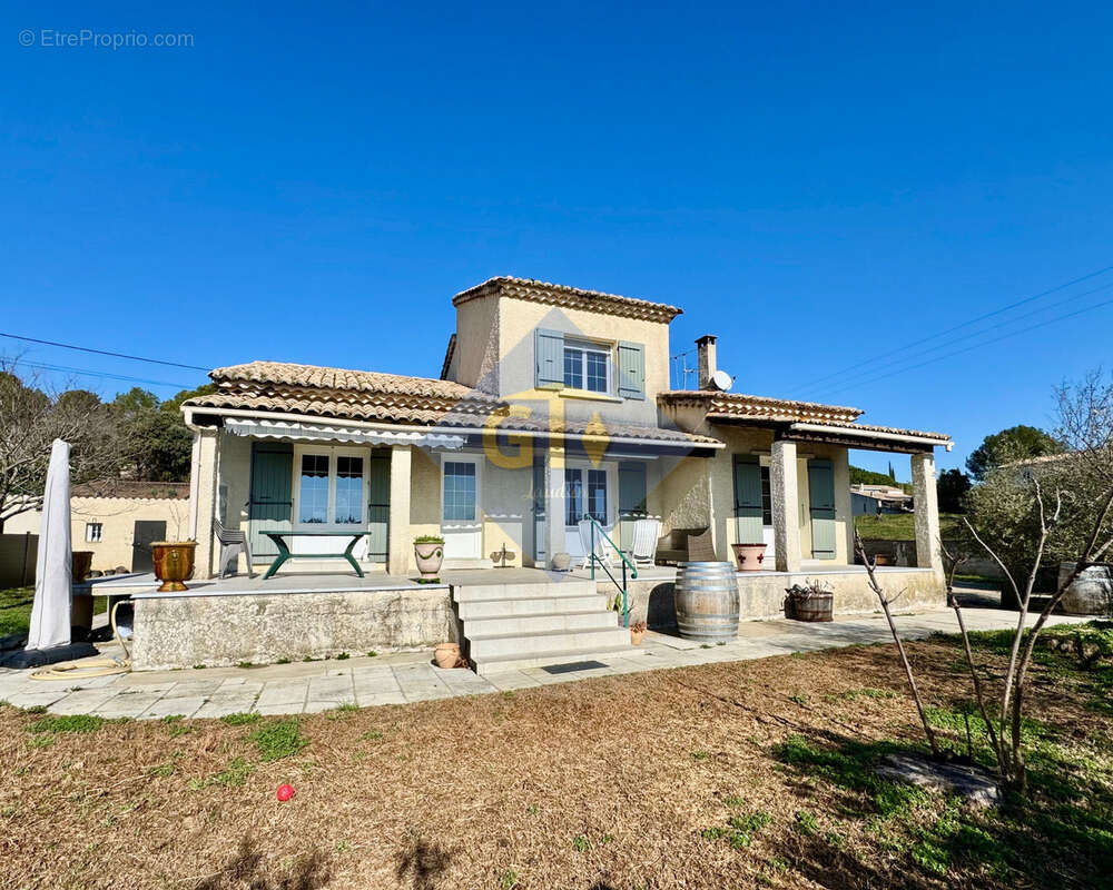 Maison à LAUDUN-L&#039;ARDOISE