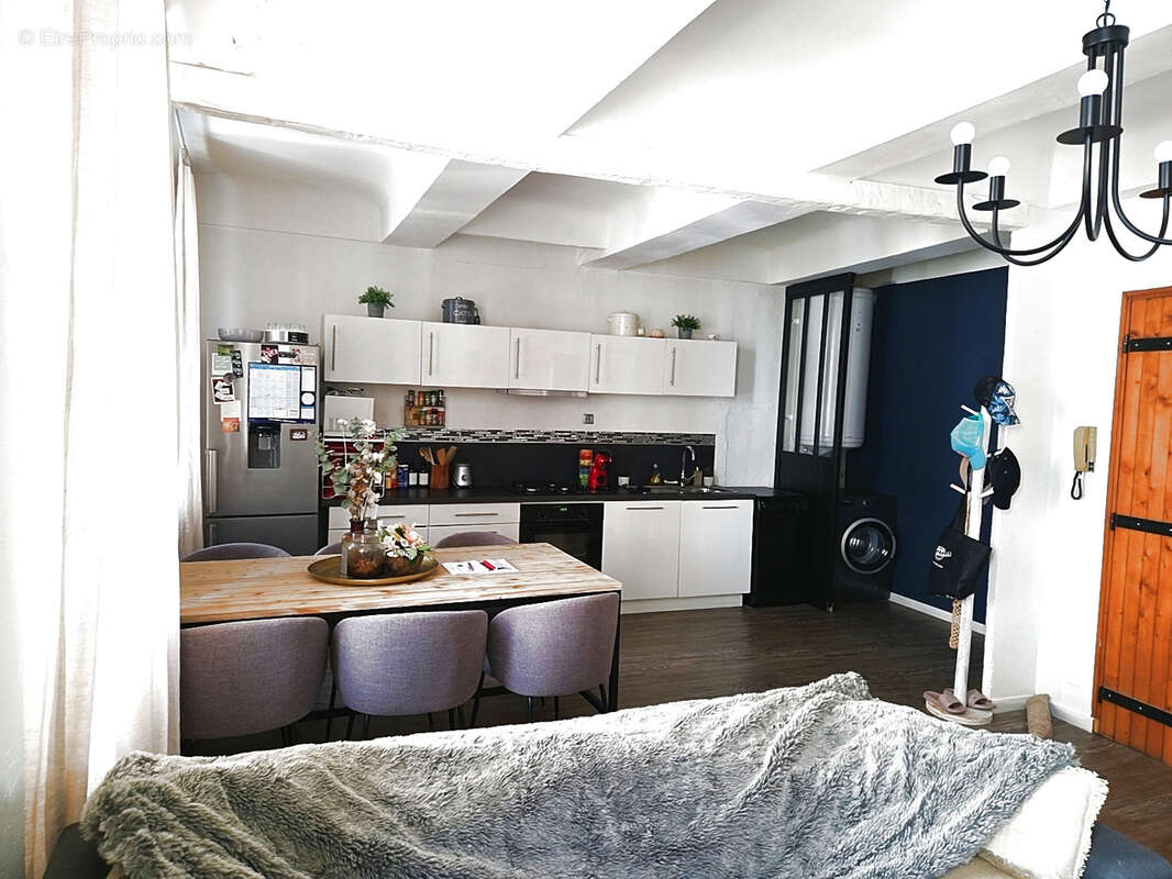 Appartement à SOLLIES-PONT