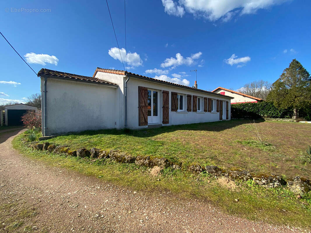 Maison à LENCLOITRE