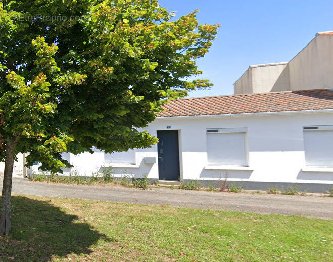 Maison à MOUTIERS-LES-MAUXFAITS