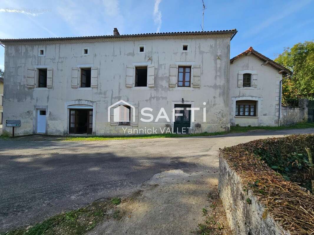 Photo 3 - Maison à JAVERLHAC-ET-LA-CHAPELLE-SAINT-ROBERT
