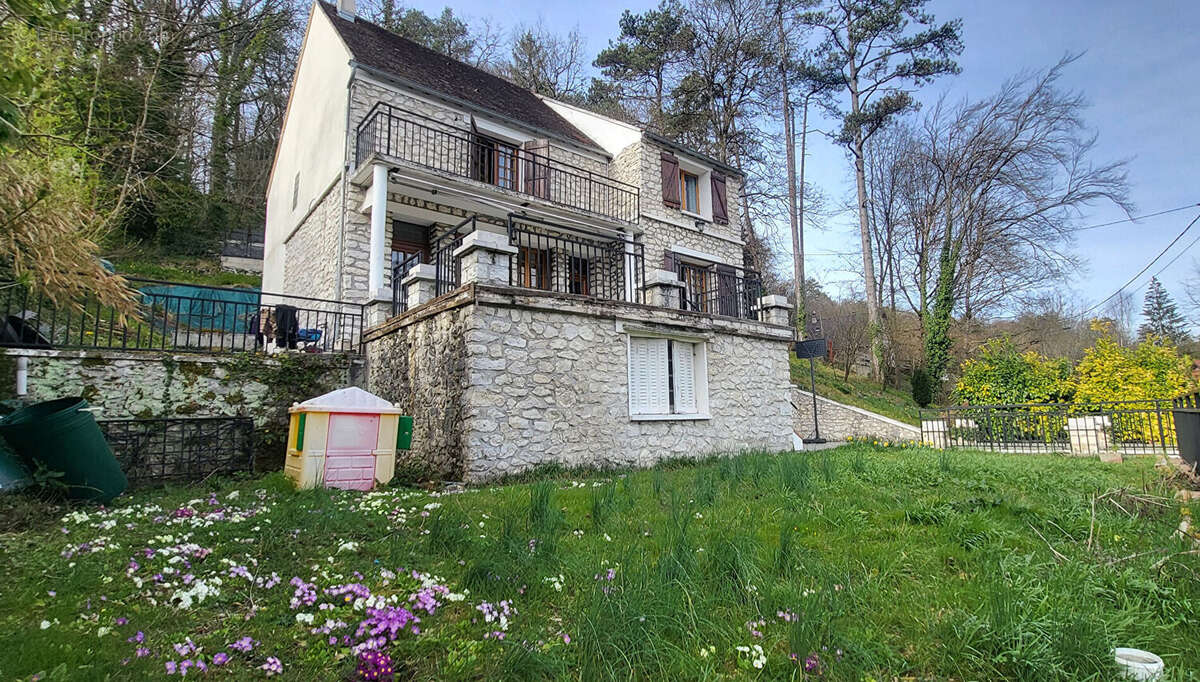 Maison à FONTAINE-LE-PORT