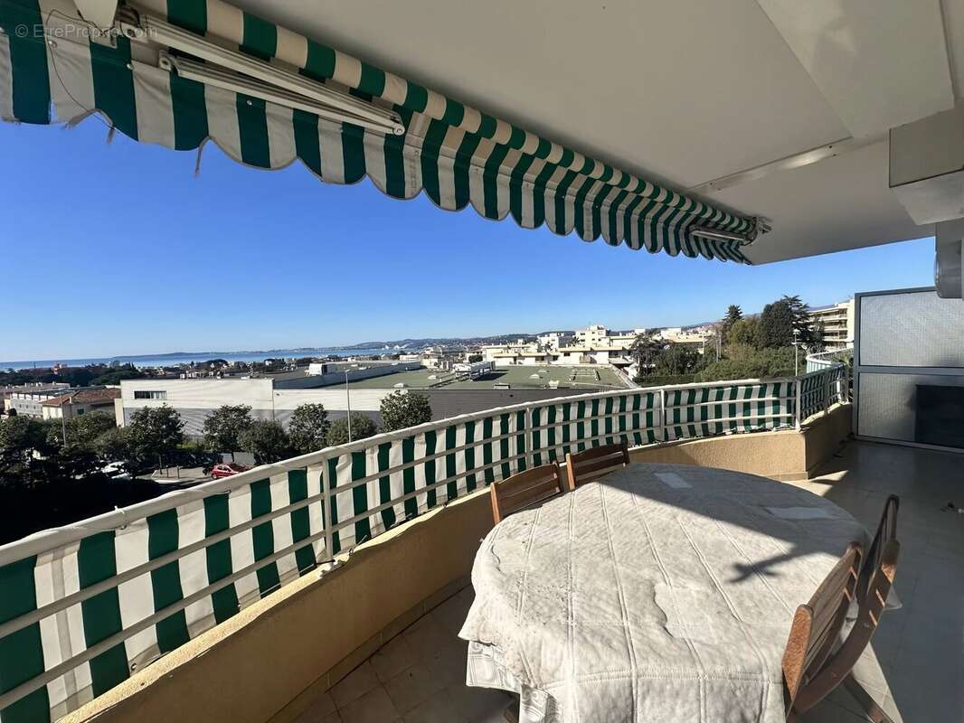Appartement à SAINT-LAURENT-DU-VAR