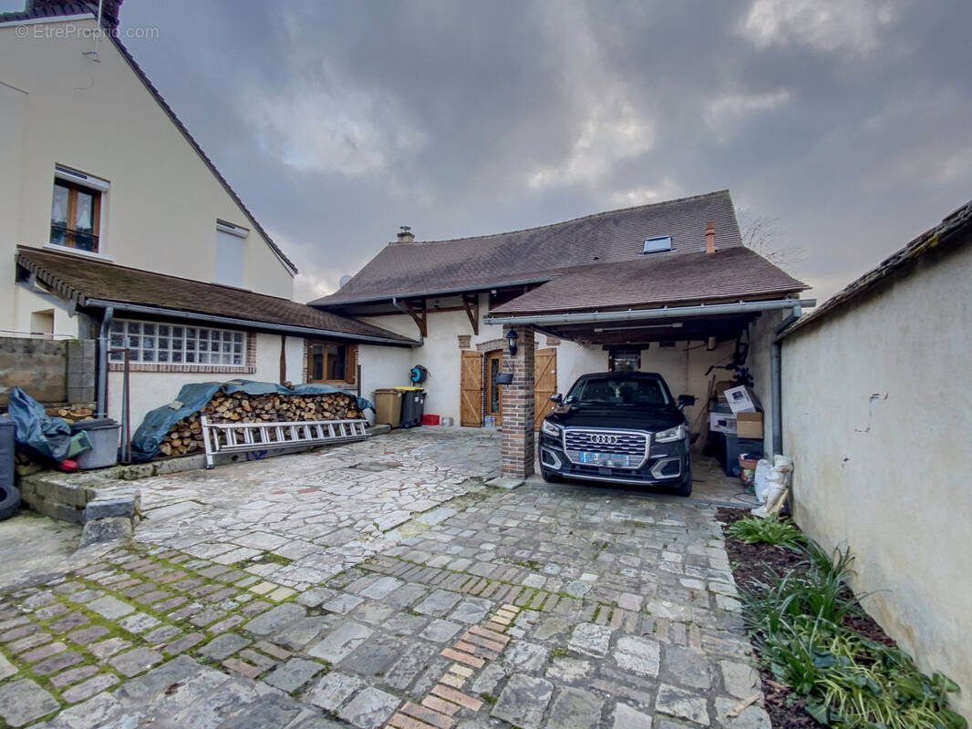 Maison à SAINT-LUBIN-DES-JONCHERETS