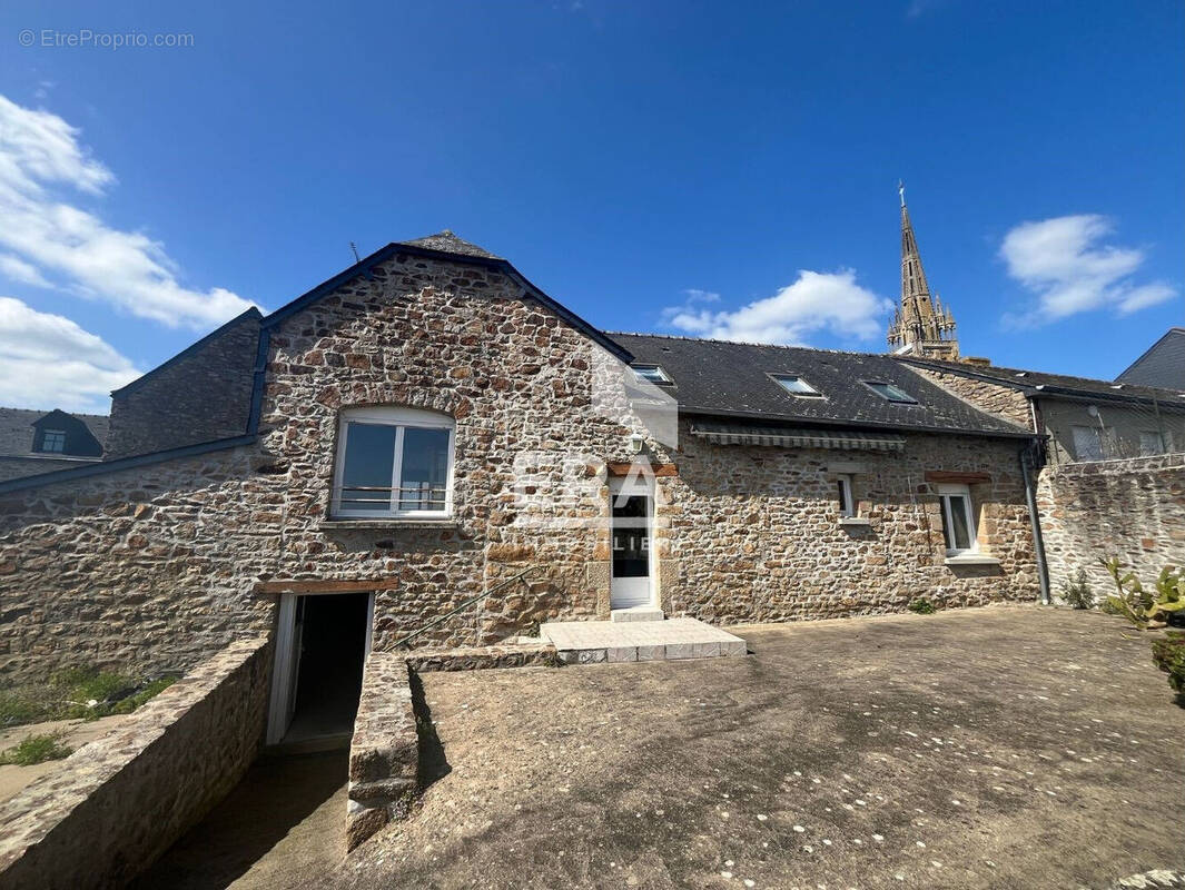 Maison à LE PERTRE