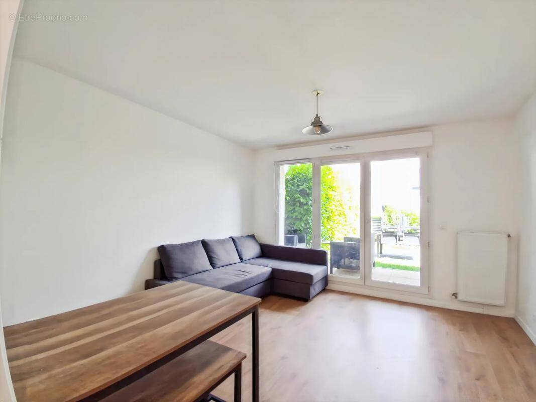 Appartement à SANTENY