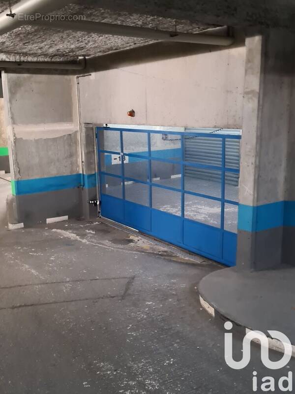 Photo 1 - Parking à PARIS-6E