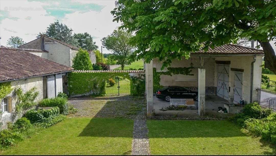 Maison à SEGONZAC