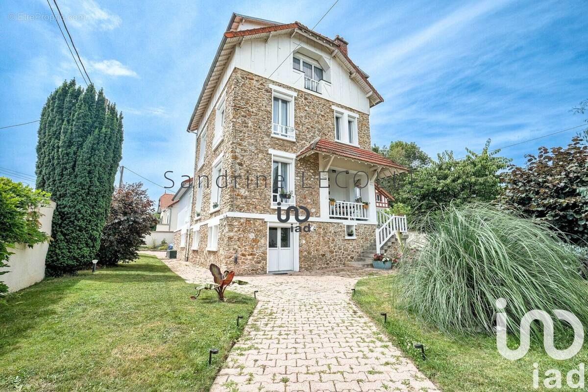 Photo 1 - Maison à ESBLY