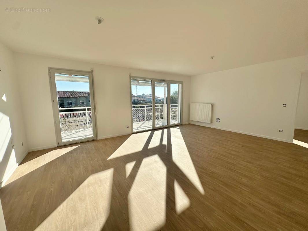 Appartement à TOULENNE