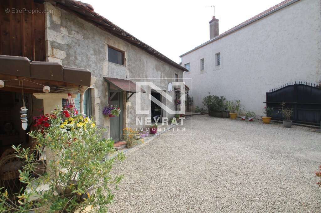 Maison à SAINT-LOUP-GEANGES