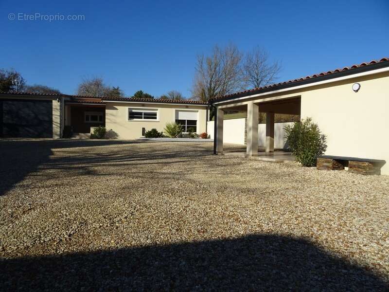 Maison à CHAMPNIERS