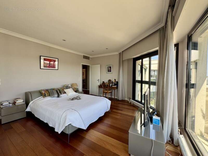 Appartement à SURESNES