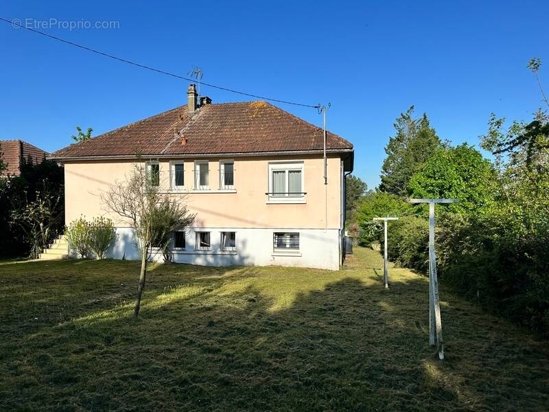 Maison à MONETEAU