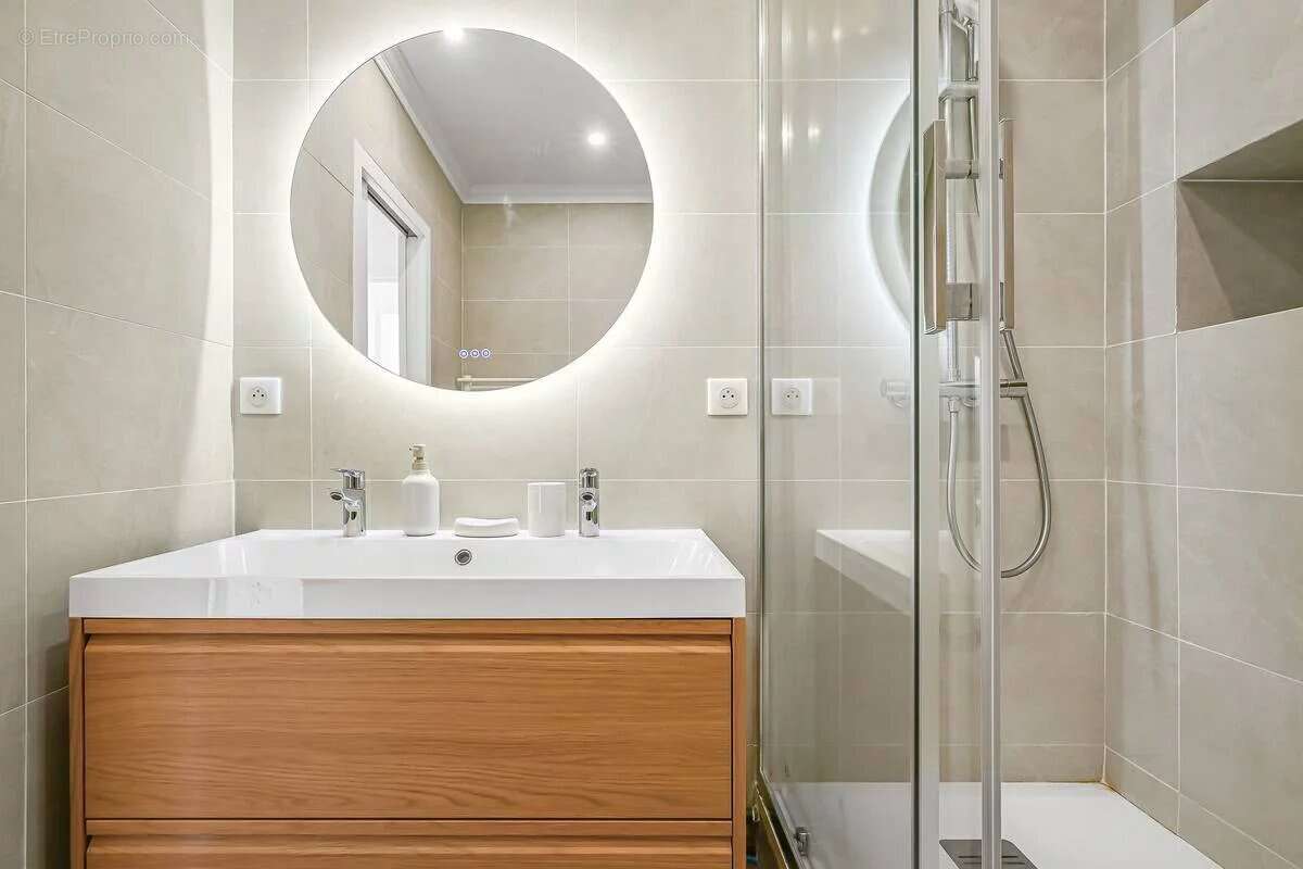 Appartement à PARIS-8E