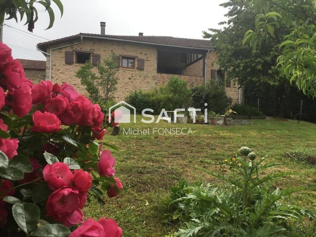 Photo 1 - Maison à SAINT-VICTURNIEN