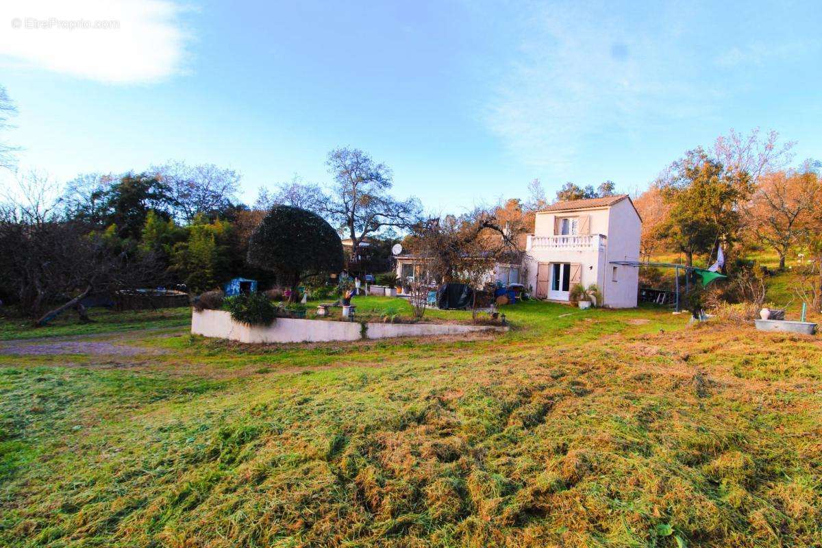 Maison à BAGNOLS-EN-FORET