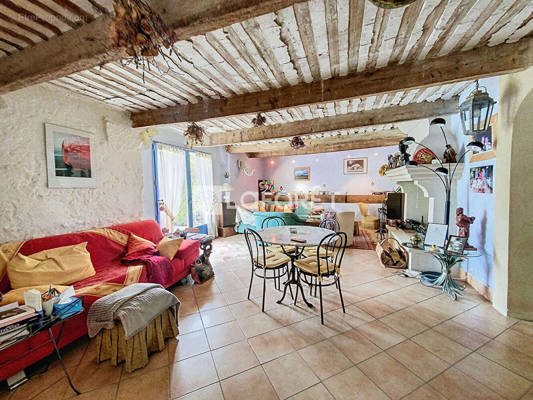 Maison à CAMARET-SUR-AIGUES