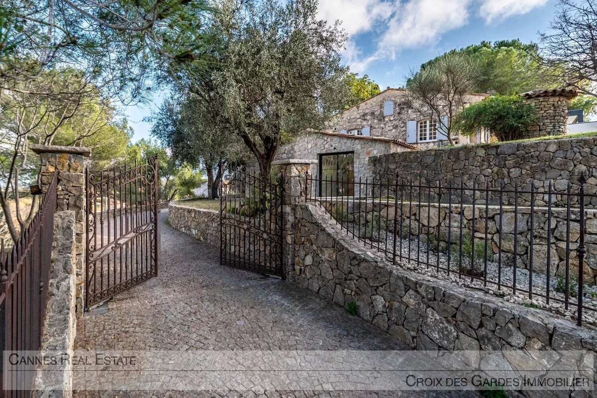 Maison à LE ROURET