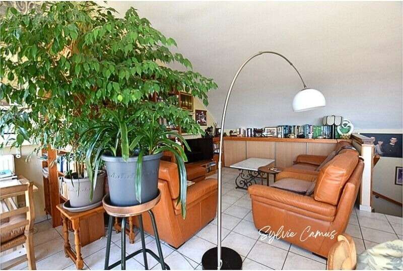 Appartement à SAINT-GENEST-LERPT