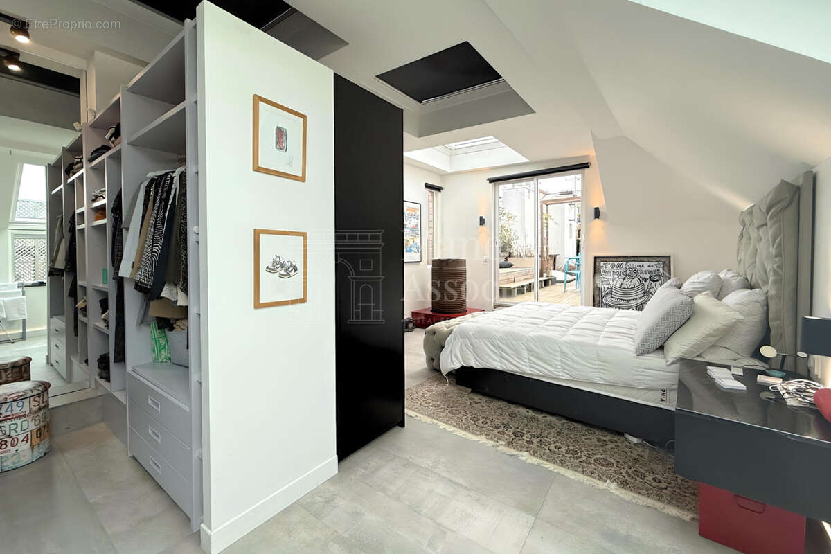 Appartement à NEUILLY-SUR-SEINE