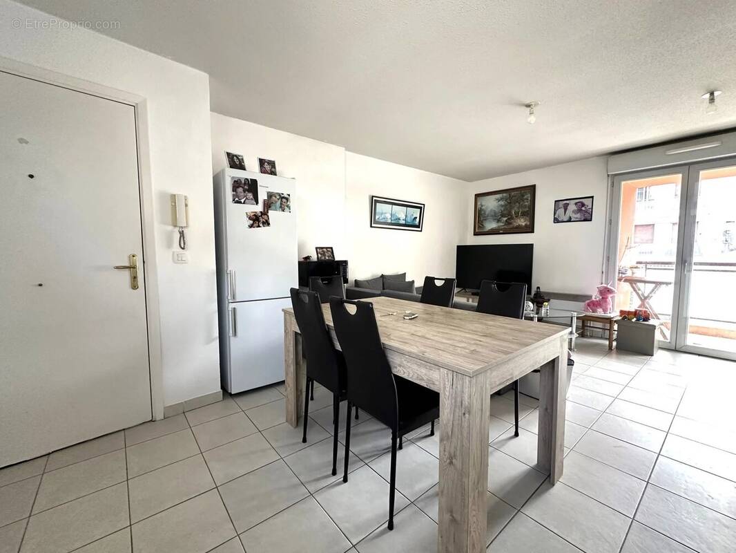 Appartement à SAINT-LAURENT-DU-VAR