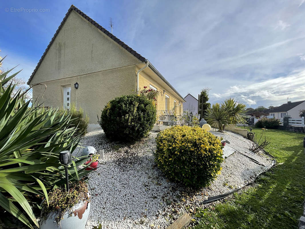 Maison à BELLENGREVILLE