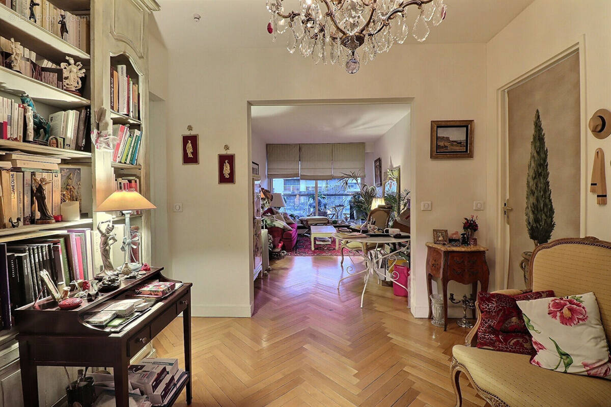 Appartement à NEUILLY-SUR-SEINE