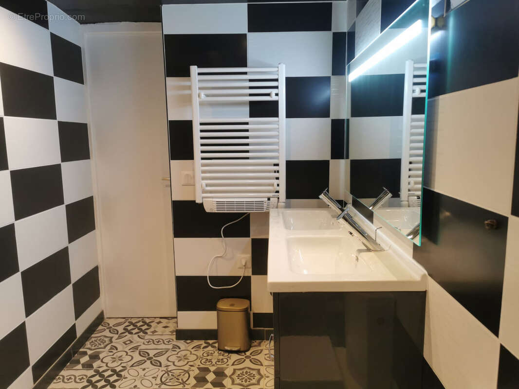Appartement à LA CHAPELLE-EN-SERVAL