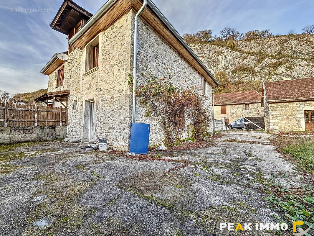 Maison à CULOZ